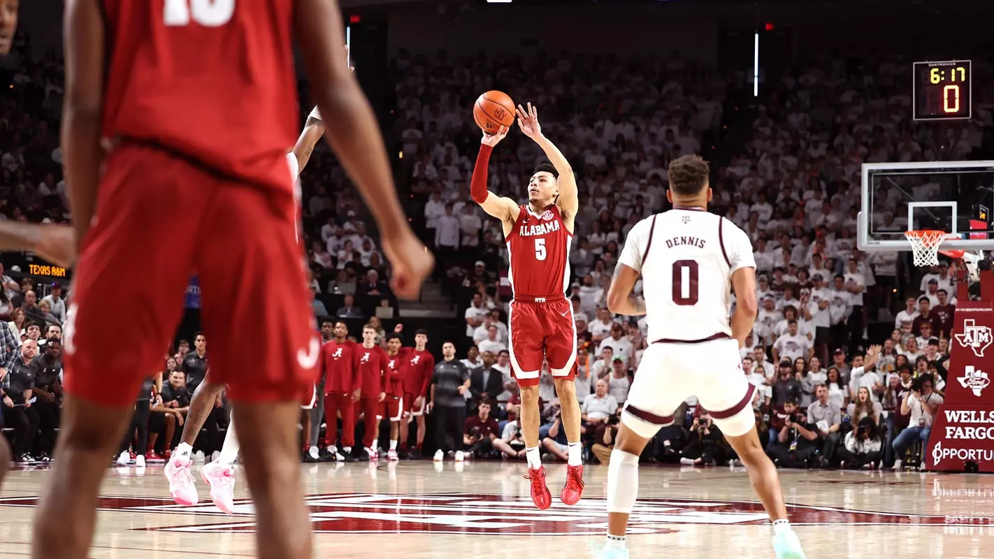 mensbasketball-action-20230304JahvonQuinerly