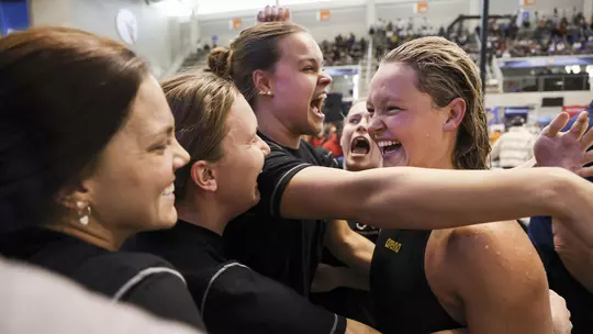 Kensey McMahon being cheered on by her teammates