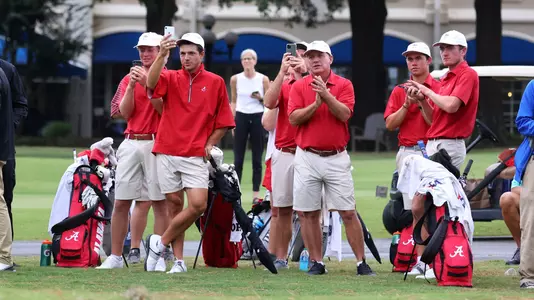 Alabama men's golf team cheers for Canon Claycomb's medalist honor at the Rod Myers Invitational