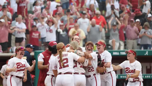 Alabama Softball celebrates after winning the Tuscaloosa Regional (May 21, 2023)