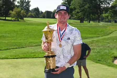 Nick Dunlap holding the U.S. Amateur Trophy