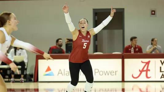 Sydney Gholson celebrates after a point vs. Saint Louis (Aug. 25, 2023)