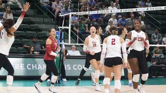 Alabama volleyball celebrates vs. Tulane (Sept. 1, 2023)