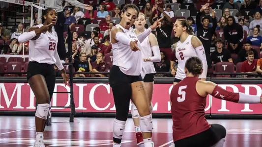 Micah Gryniewicz points to Sydney Gholson celebrating vs. Troy (Sept. 14, 2023)