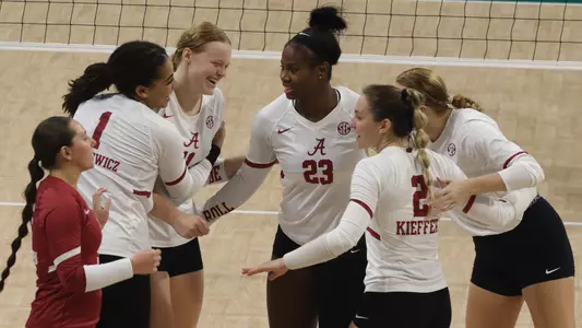 Alabama volleyball celebrates after a point vs. Alabama A&M (Sept. 2, 2023)