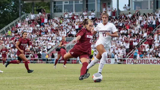 Felicia knox dribbles the ball