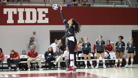 Micah Gryniewicz serving.