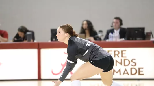 Victoria Schmer waits for the ball.