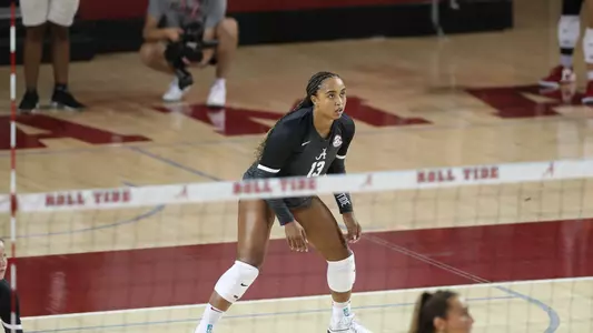 Alyiah Wells tracks the ball during a point.