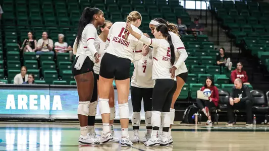Alabama volleyball team huddle vs. Texas A&M Commerce (Sept. 8, 2023)