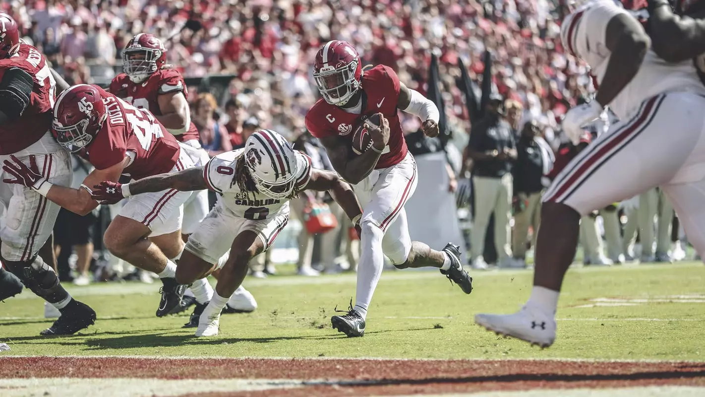 Jalen Milroe running the ball