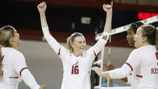Sophie Agee (16) celebrating vs. Auburn (Oct. 16, 2024)