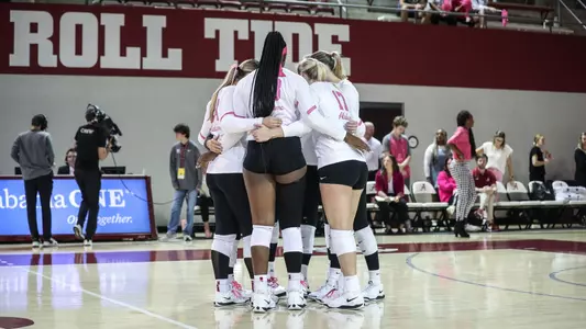 Alabama volleyball team huddle vs. Kentucky (Oct. 20, 2024)