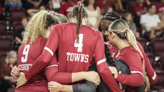 Alabama volleyball team huddle vs. Oklahoma (Oct. 23, 2024)