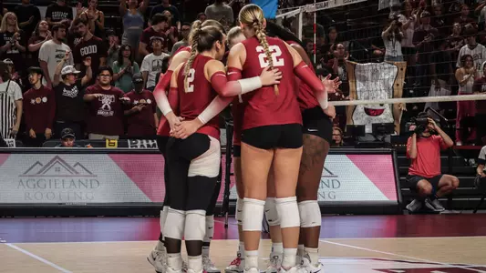 Alabama volleyball team huddle at Texas A&M (Nov. 1, 2024)