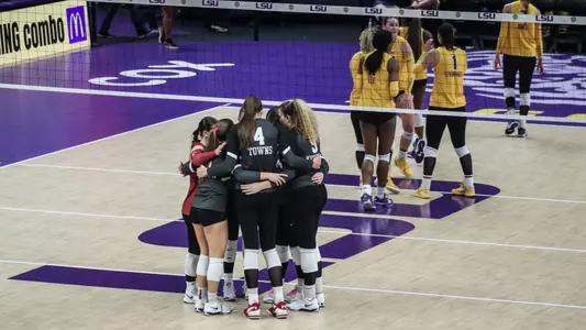 Alabama volleyball team huddle at LSU (Nov. 3, 2024)