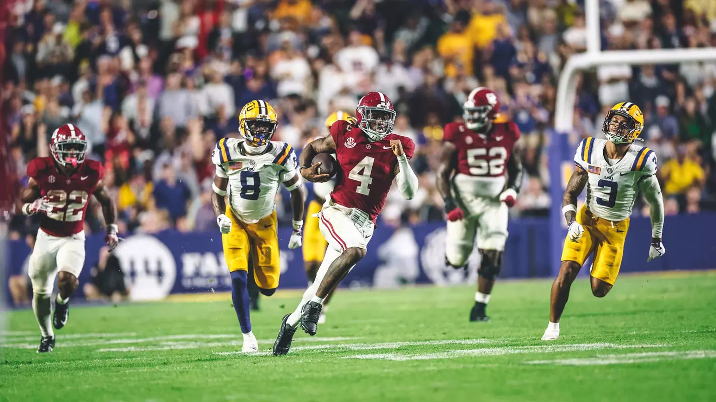 Jalen Milroe running the ball against LSU