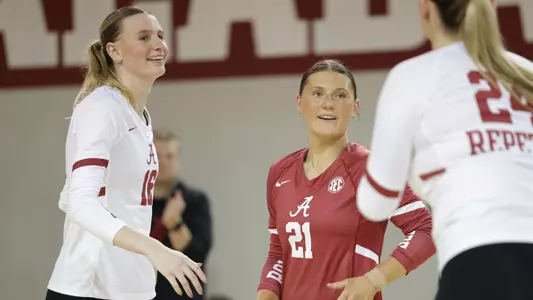 Sophie Agee (16) and Francesca Bertucci (21) vs. Mississippi State