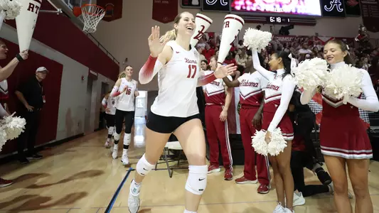 Paris Thompson (17) runs onto the court during pregame warmups vs. Texas (Nov. 17, 2024)