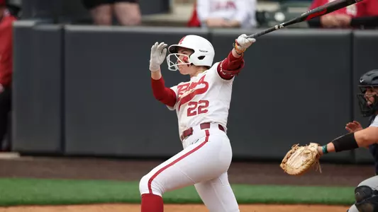 Alabama softball player Kali Heivilin batting.
