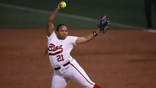 Alabama softball player Jaala Torrence pitches against St. Thomas.