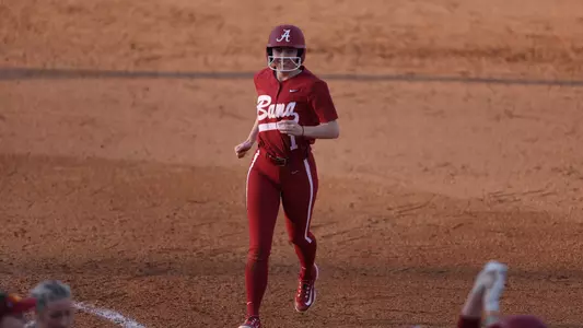 Alabama softball player M'Kay Gidley pinch runs against UNA.