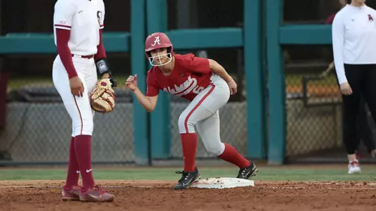 Alabama softball player Kinley Pate pinch running.