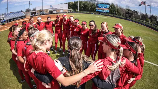 Alabama softball team huddle pregame vs. Kentucky (March 30, 2024)