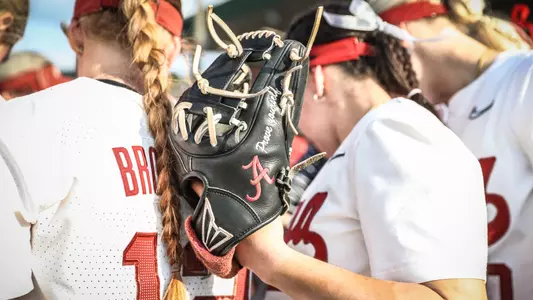 Alabama players huddle pregame vs. Tennessee (April 26, 2024)
