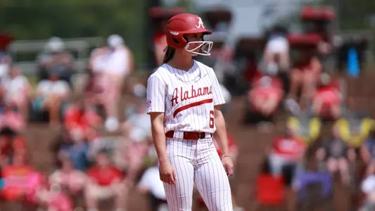 Alabama softball player Kinley Pate (6) pinch running for Bailey Dowling (7).