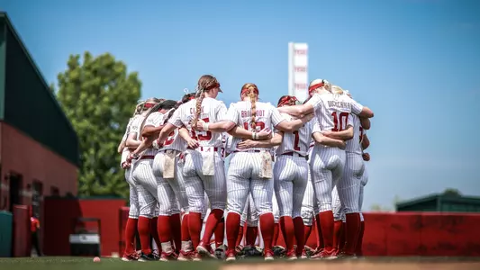 Alabama players huddle together pregame vs. Ole Miss (April 7, 2024)