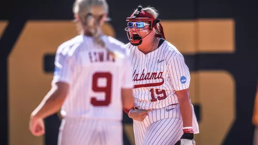 Kayla Beaver (19) celebrates vs. Tennessee in Super Regionals (May 25, 2024)