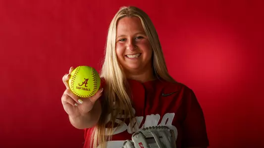 Alabama softball transfer pitcher Emily Winstead