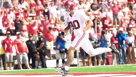 9/14/24 MFB Alabama vsWisconsin
Alabama Tight End Josh Cuevas (80)
Photo by Jeff Hanson