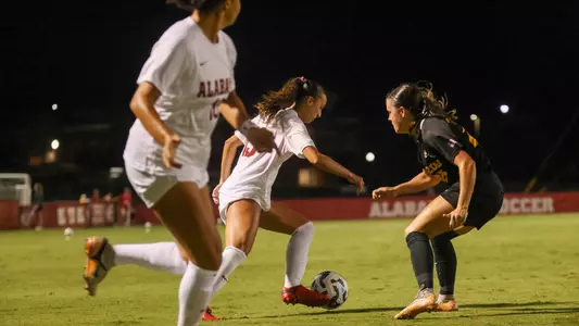 Melina Rebimbas dribbles the ball