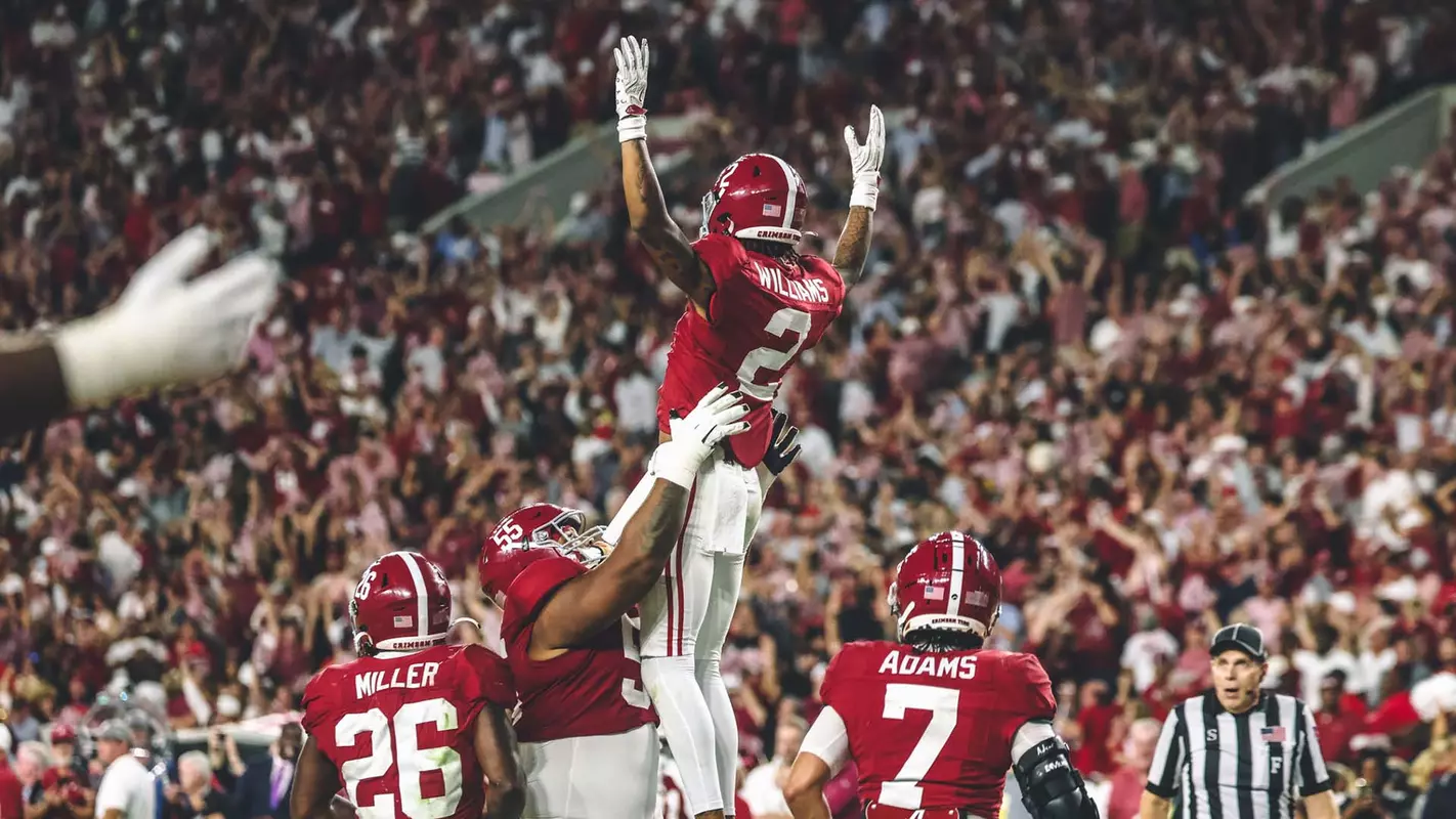 Ryan Williams and team celebrating his touchdown
