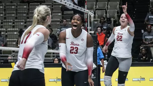 Chaise Campbell (23) celebrates after Paris Thompson (17) earns a kill vs. Prairie View A&M (Sept. 5, 2024)