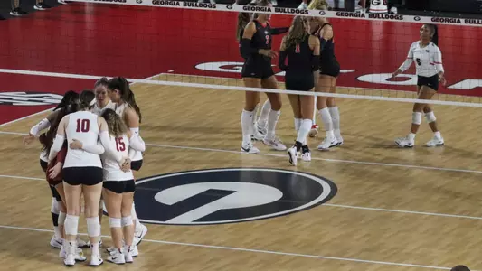 Alabama volleyball team huddle at Georgia (Oct. 17, 2025)