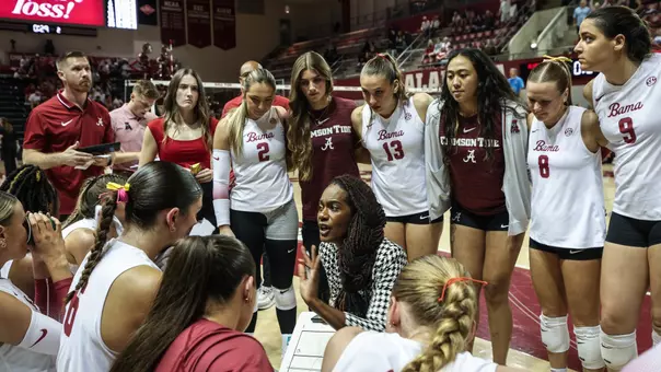 Alabama volleyball team huddle during a timeout vs. Tennessee (Oct. 24, 2025)