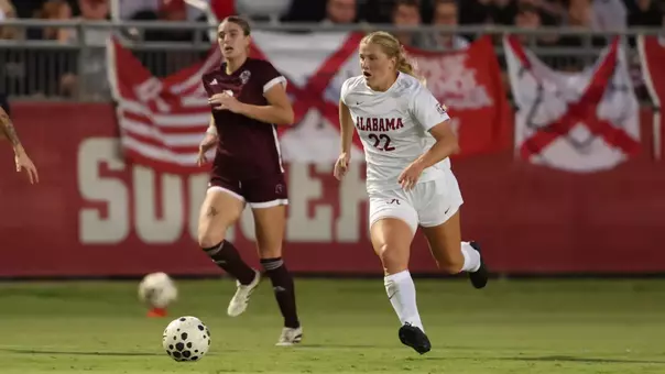 Alabama Soccer Player Leah Kunde (22) in action against Mississippi State at University of Alabama Soccer Complex in Tuscaloosa, AL on Sunday, Oct 19, 2025.