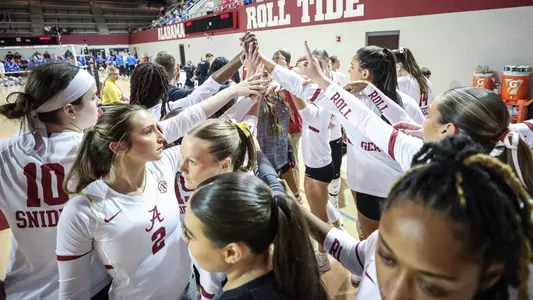 Alabama volleyball pregame huddle vs. Kentucky (Oct. 26, 2025)