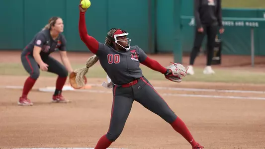 Alabama Softball Player Vic Moten pitching during Alabama vs Mercer game.