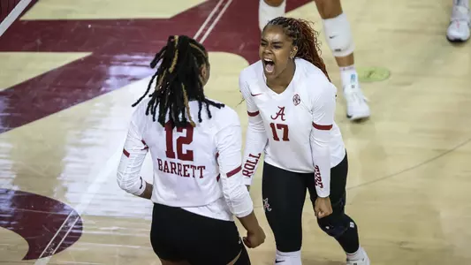 Ryelle Rondo (17) celebrating with Victoria Barrett (12) vs. Kentucky (Oct. 26, 2025)