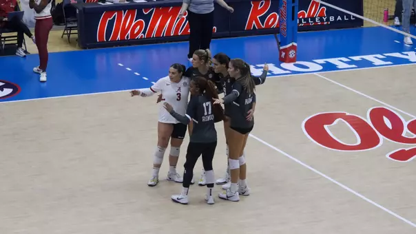 Alabama volleyball players huddle on the court vs. Ole Miss (Oct. 31, 2025)