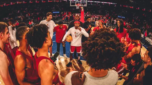 Latrell Wrightsell Jr. Huddle at Madison Square Garden