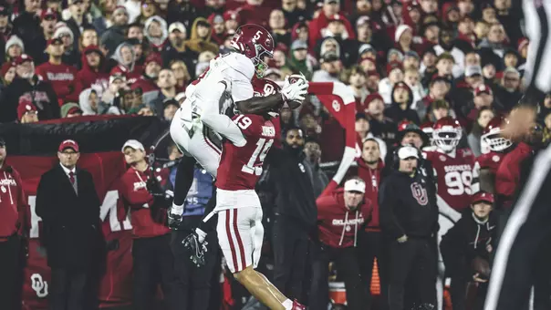 Germie Bernard catching the football against Oklahoma