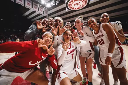 Alabama WBB Celebrates after Troy on 12.21