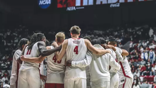 Men's Basketball Huddle vs. Kentucky