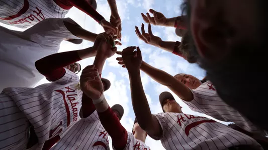Alabama softball pregame huddle vs. Florida State (March 19, 2025)