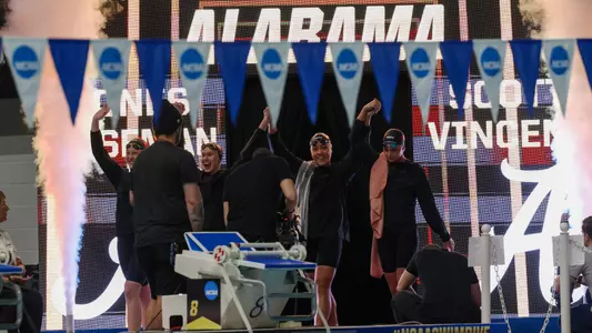Womens 200 medley walk out